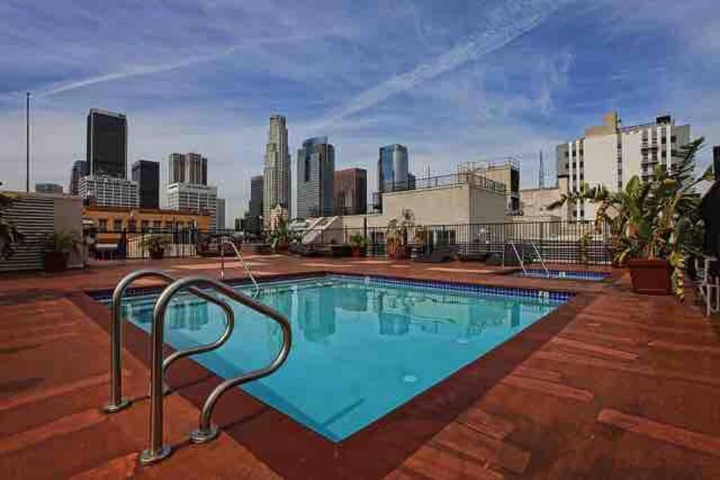 Newly Renovated 1Bdrm Loft Dtla And Rooftop Pool Los Angeles Exterior foto
